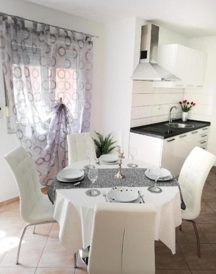 Apartment Toni With Private Parking Zadar Exterior foto